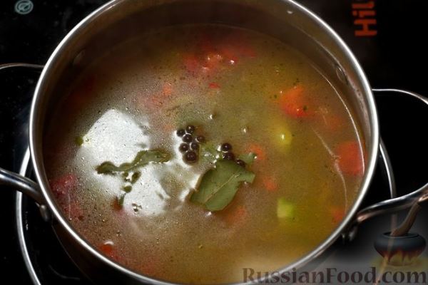 Рыбный суп с брокколи, рисом и сливками