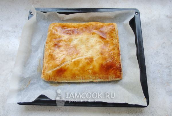 Пирог с тушенкой и картошкой