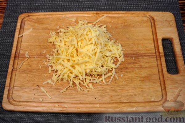 Пирог из лаваша с сыром и беконом