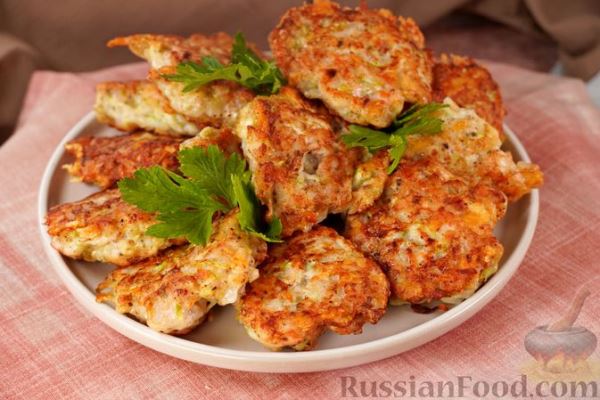 Котлеты из фарша с кабачком и сыром