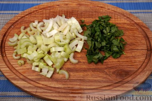 Салат с помидорами, авокадо и сельдереем