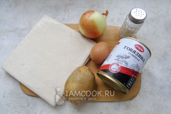 Пирог с тушенкой и картошкой