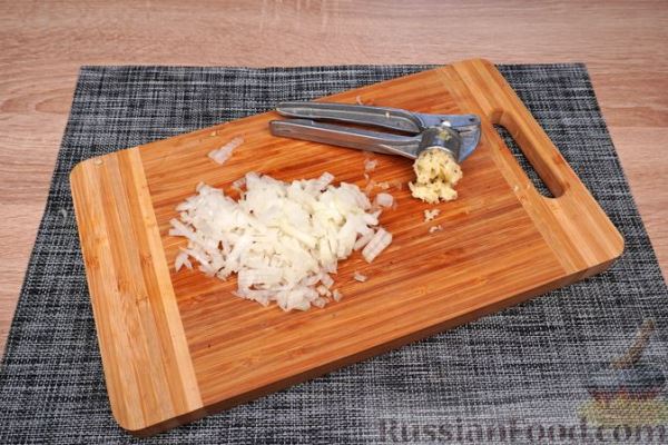 Котлеты из фарша с кабачком и сыром