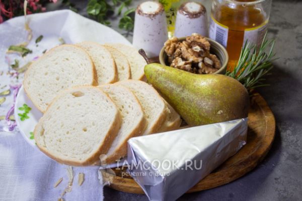 Брускетта с грушей и сыром бри