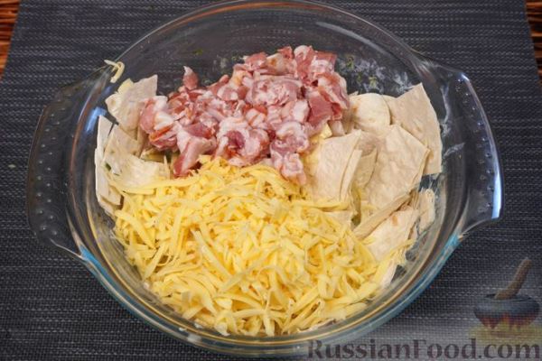 Пирог из лаваша с сыром и беконом